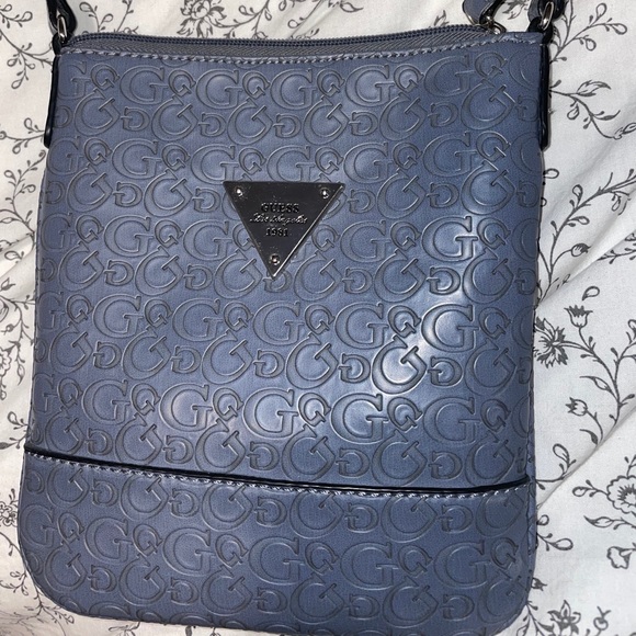GUESS Crossbody bag - Picture 1 of 3